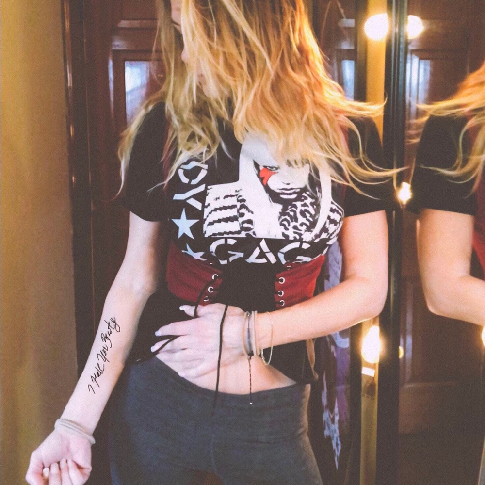 Meet The Retro Hippie - Picture 2 of 16